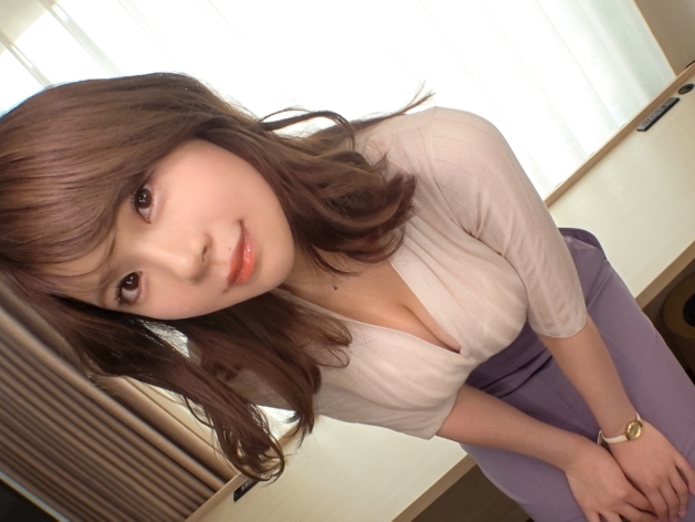 【巨乳ギャルの淫乱プレイ】 色白ボディのセクシーお姉さんがパイズリでご奉仕♡ 敏感マ○コを激しく突かれて絶頂アクメ！