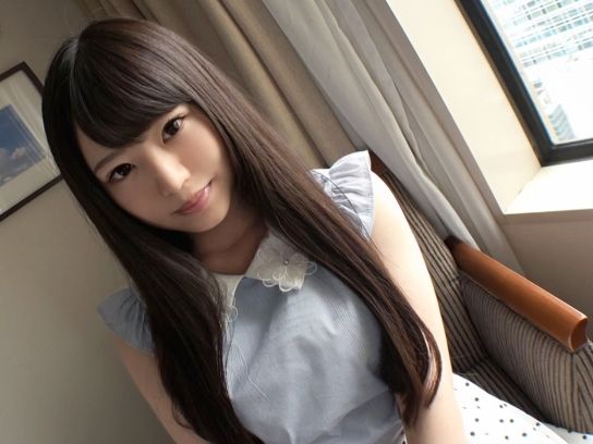 【ウブな19歳黒髪美少女】大人しそうなのにAV出演！美白のピチピチ美尻がエロすぎる♡ 純粋な顔してエッチなことしちゃうギャップが最高！