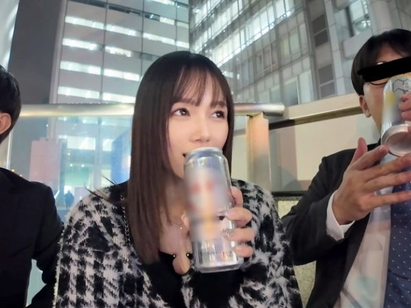 【美巨乳美女の逆ナン大作戦】街で見つけたイケてる男を逆ナンパ！巨乳を揺らしてチ○ポを次々ゲット！3Pで男たちを翻弄し、精子を根こそぎ搾り取る貪欲セックス！♡