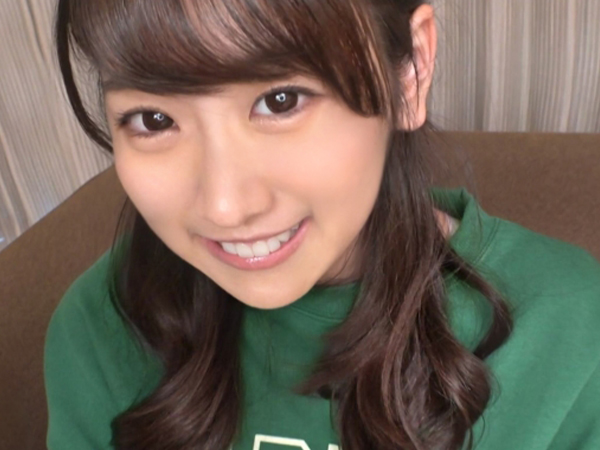 【女子大生の初々しい騎乗位】『気持ち良すぎる…』大きな瞳が可愛い美少女JDが、素人男性にハメられまくり！自ら腰を振り、何度もイっちゃう敏感ボディ♥