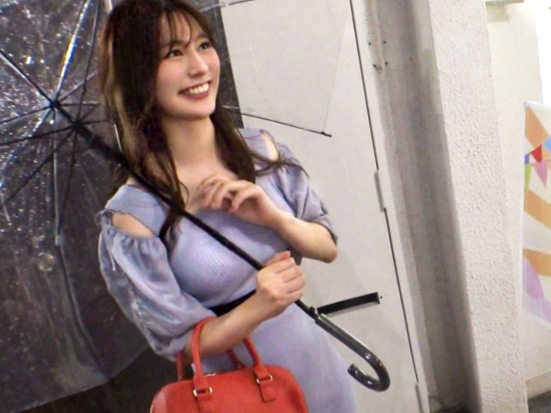 【ナンパされた美巨乳お姉さん】『ダメ…でも気持ちいい…』おっとり系美女がエッチな誘惑に負けて、豊満ボディを激しく揺らしながら感じまくる！ナンパSEXで本気モード突入のエチエチ映像！♡