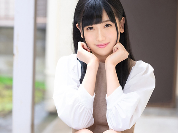 【21歳素人美少女の初々しいお宅訪問】『ねぇ、キスしようよ♡』ウブな美少女が一般男性宅で大胆ご奉仕！一生懸命なフェラに興奮MAX！我慢できずに生挿入でガチイキセックス！！