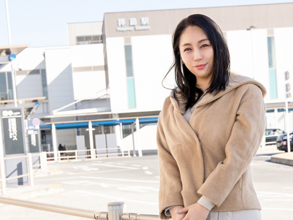 【人妻の危険な火遊び】40代とは思えない色気たっぷりの熟女が、旦那以外の男に溺れる！火照ったカラダを慰め合い、蕩けるような表情でチ○ポを欲しがる姿は必見！禁断の不倫SEXで乱れまくる！