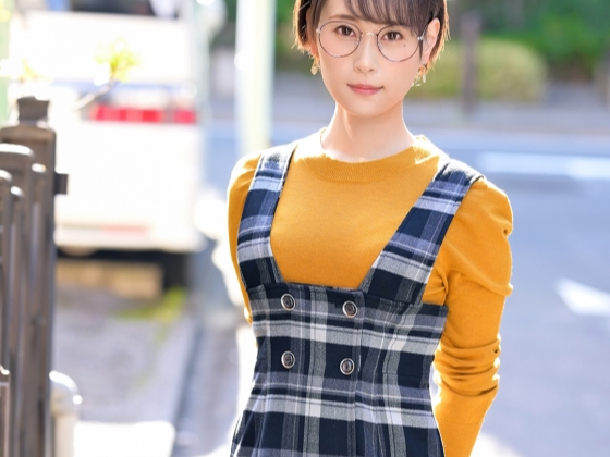 【メガネ美少女の訪問サービス】スレンダー美少女が素人男性宅に突撃！ねっとり濃厚セックスでメガネの奥の可愛い顔を紅潮させ、乱れまくる！♡