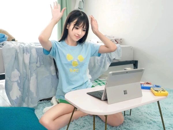【制服美【センズリ鑑賞】『見てるだけでいいの…？』好奇心旺盛な女子たちが初めてのセンズリ鑑賞に挑戦！♥ 目の前で激しくしごかれるチ●ポに思わず発情！ 見てるだけじゃ我慢できずにエッチな展開に発展しちゃう！！少女の秘密】『ダメ…』純粋無垢なJKがスクール水着でフェラ抜き♥制服姿から大胆に変身！ロリっ子JKの隠れたエロさに興奮必至！