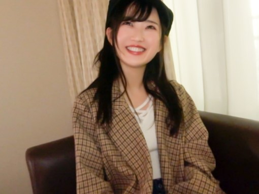 【童顔美少女の悶絶正常位】キュートな顔して感じまくり！ビンビンチンコで膣奥を激しく突きまくられ、喘ぎ声が止まらない！美マンをバコバコピストンされ、快感に溺れるロリっ子！♡